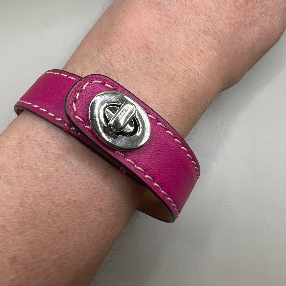 COACH Authentic Leather Turnlock Bracelet — Fuchsia/Hot Pink | NWOT | MSRP $89 - Picture 13 of 13